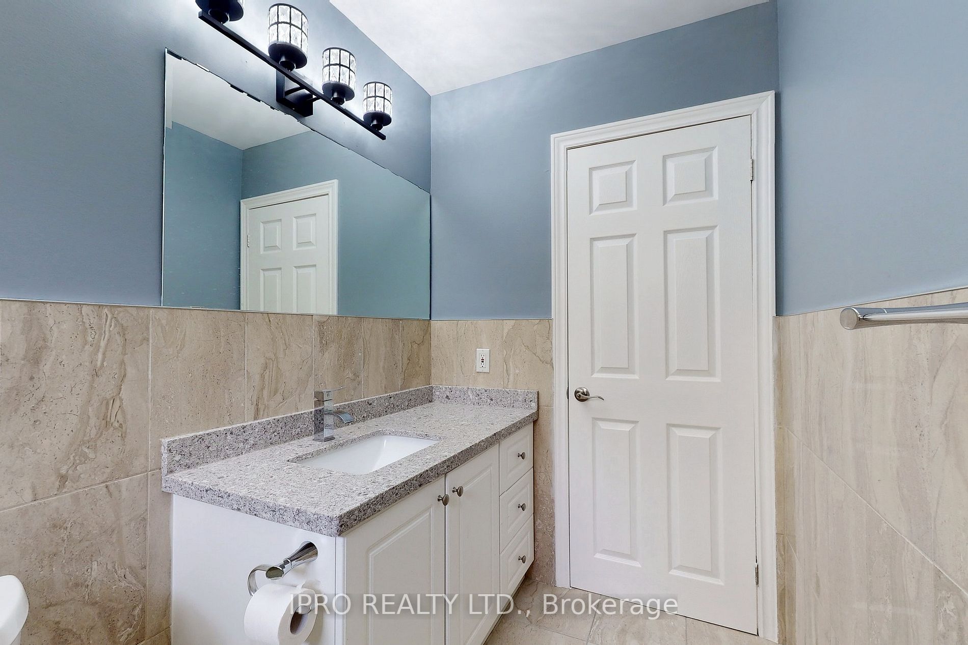 22 Royal Doulton Dr