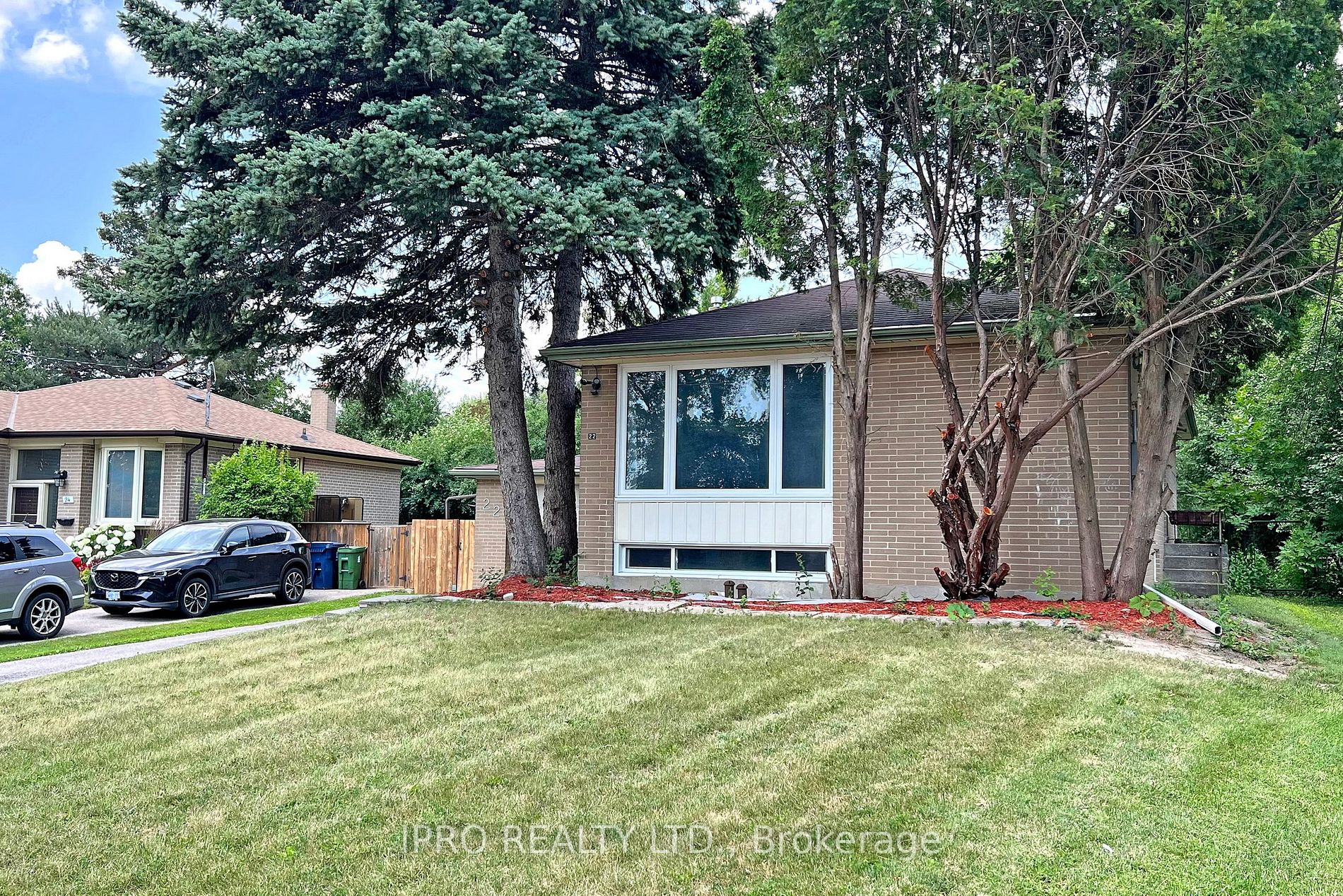 22 Royal Doulton Dr