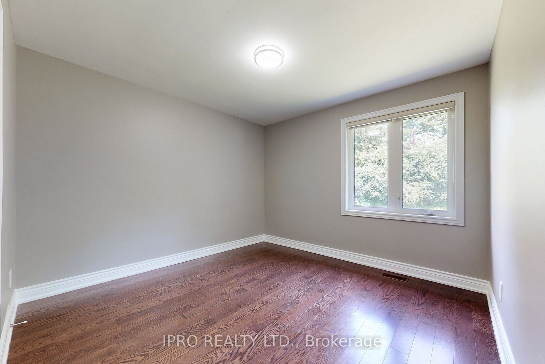22 Royal Doulton Dr