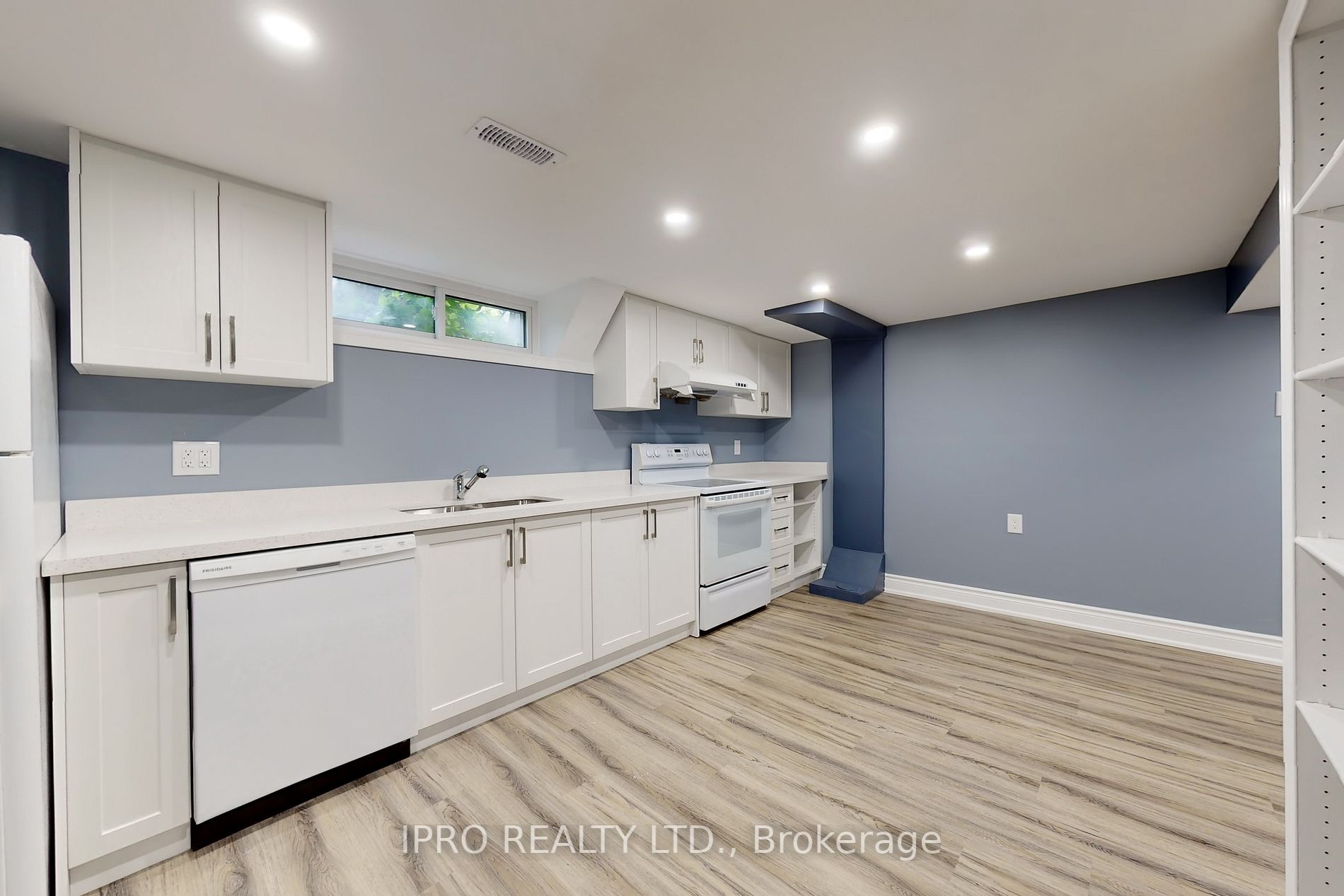 22 Royal Doulton Dr