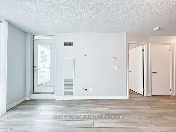 16 Yonge St, #803