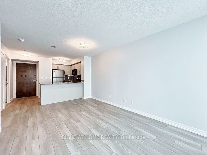 16 Yonge St, #803