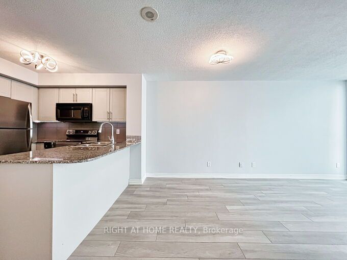 16 Yonge St, #803