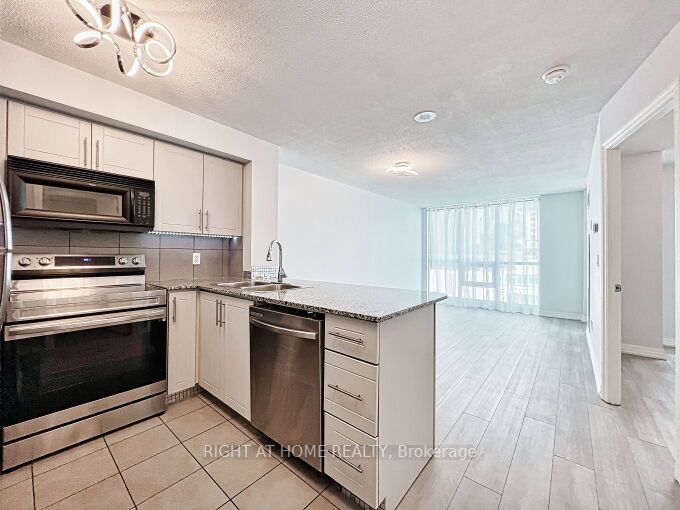 16 Yonge St, #803