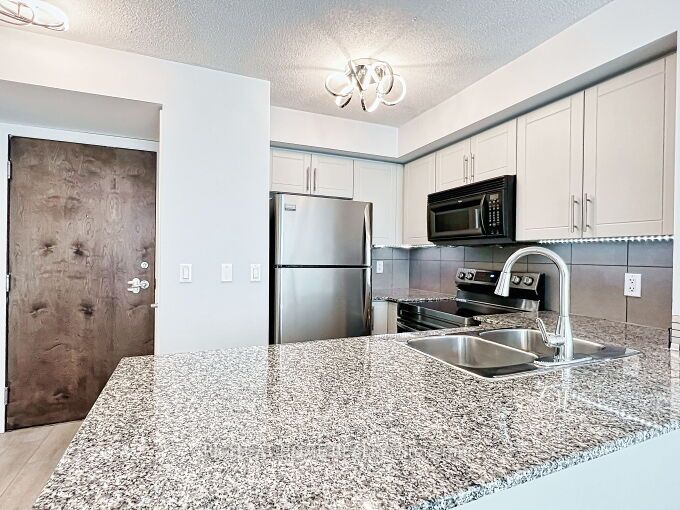 16 Yonge St, #803