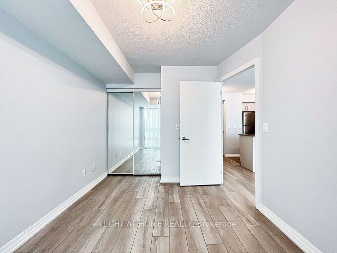16 Yonge St, #803