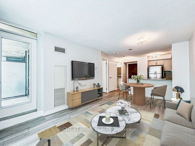 16 Yonge St, #803