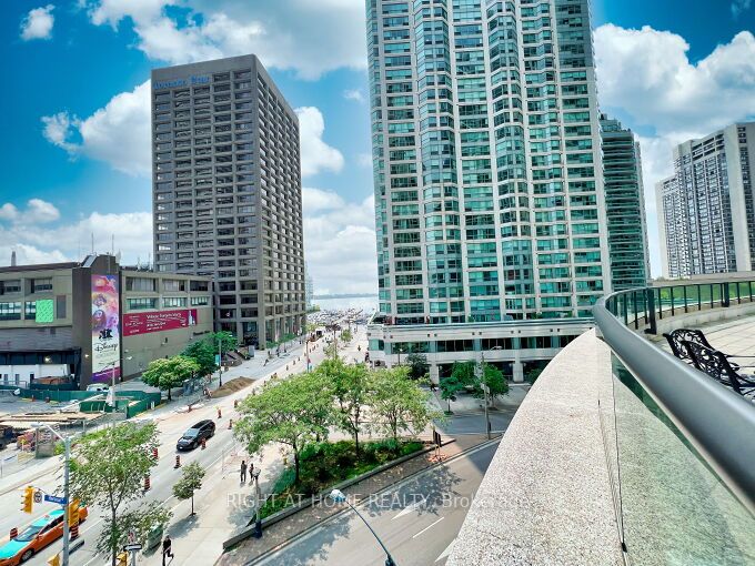 16 Yonge St, #803