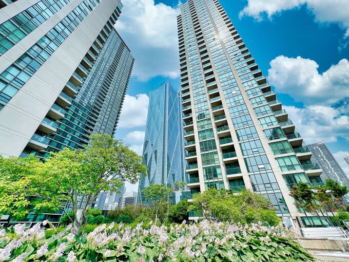 16 Yonge St, #803