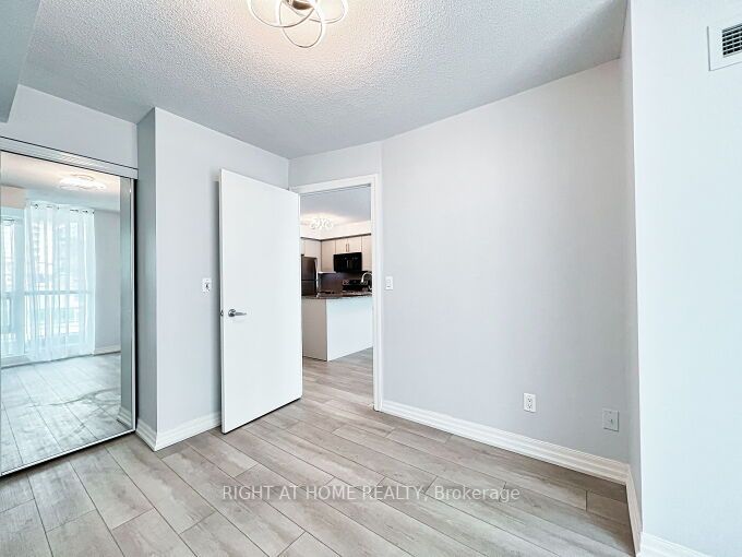 16 Yonge St, #803