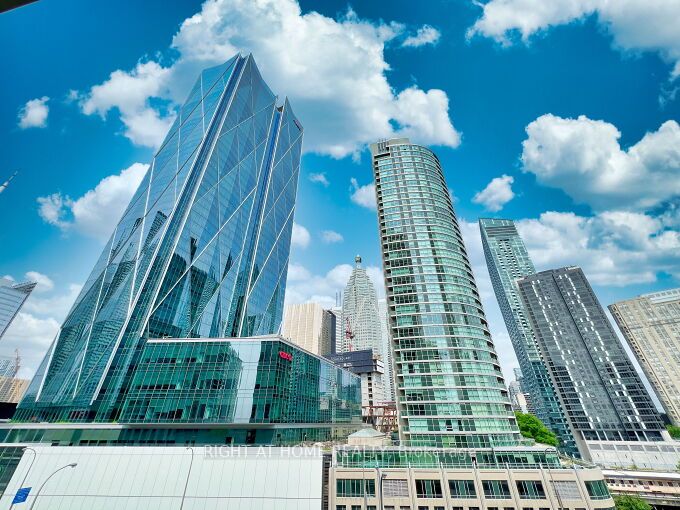 16 Yonge St, #803