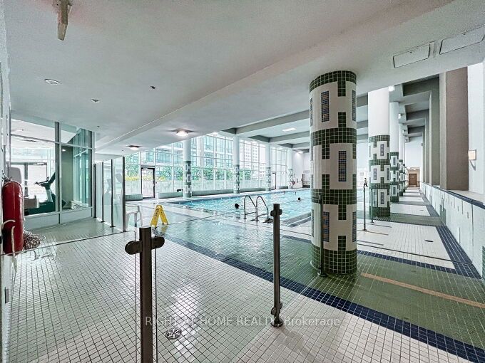 16 Yonge St, #803