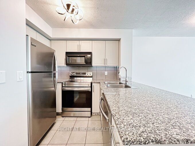 16 Yonge St, #803