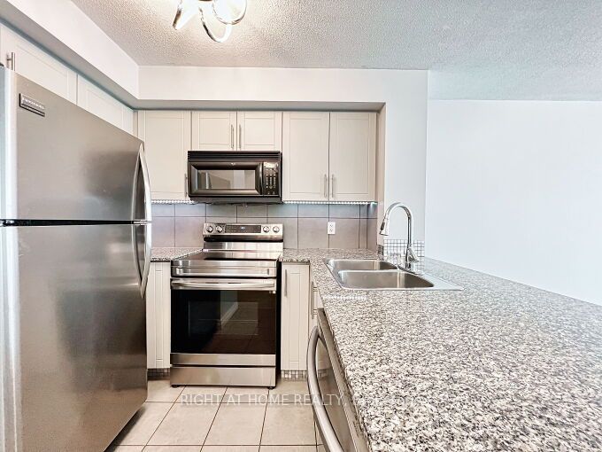16 Yonge St, #803