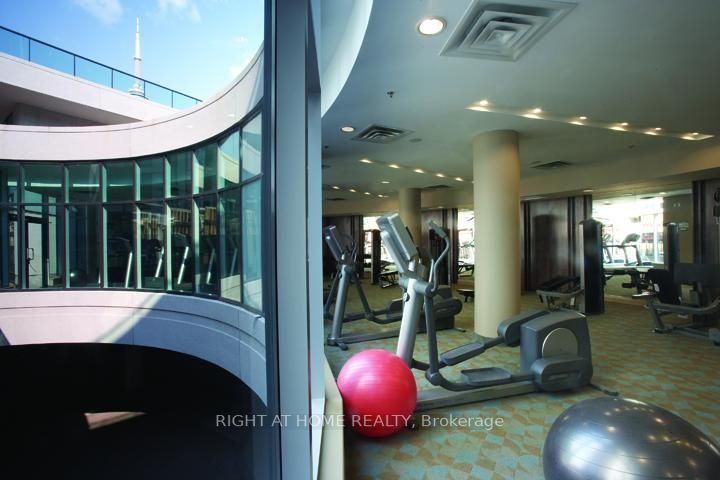 16 Yonge St, #803