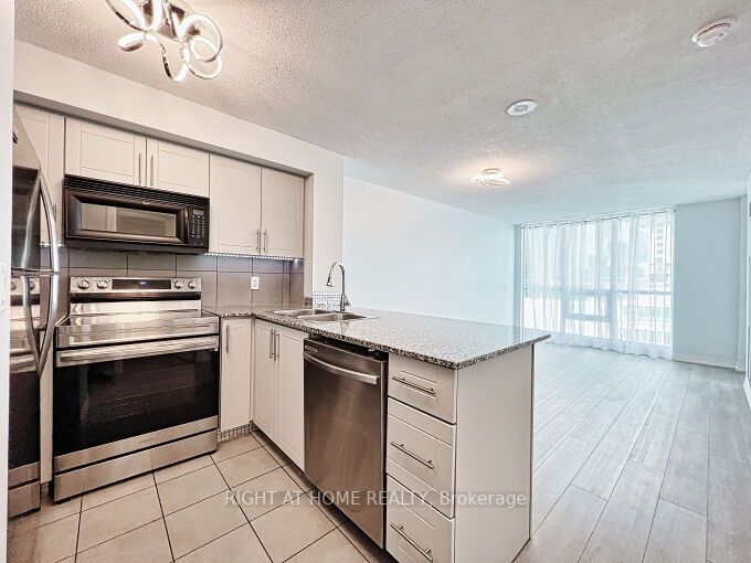 16 Yonge St, #803