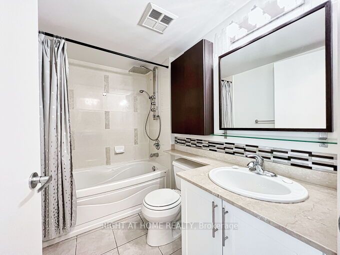 16 Yonge St, #803