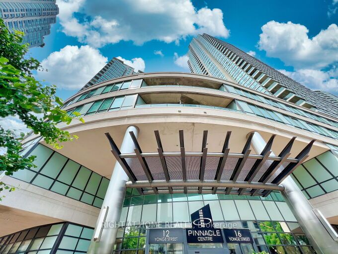 16 Yonge St, #803