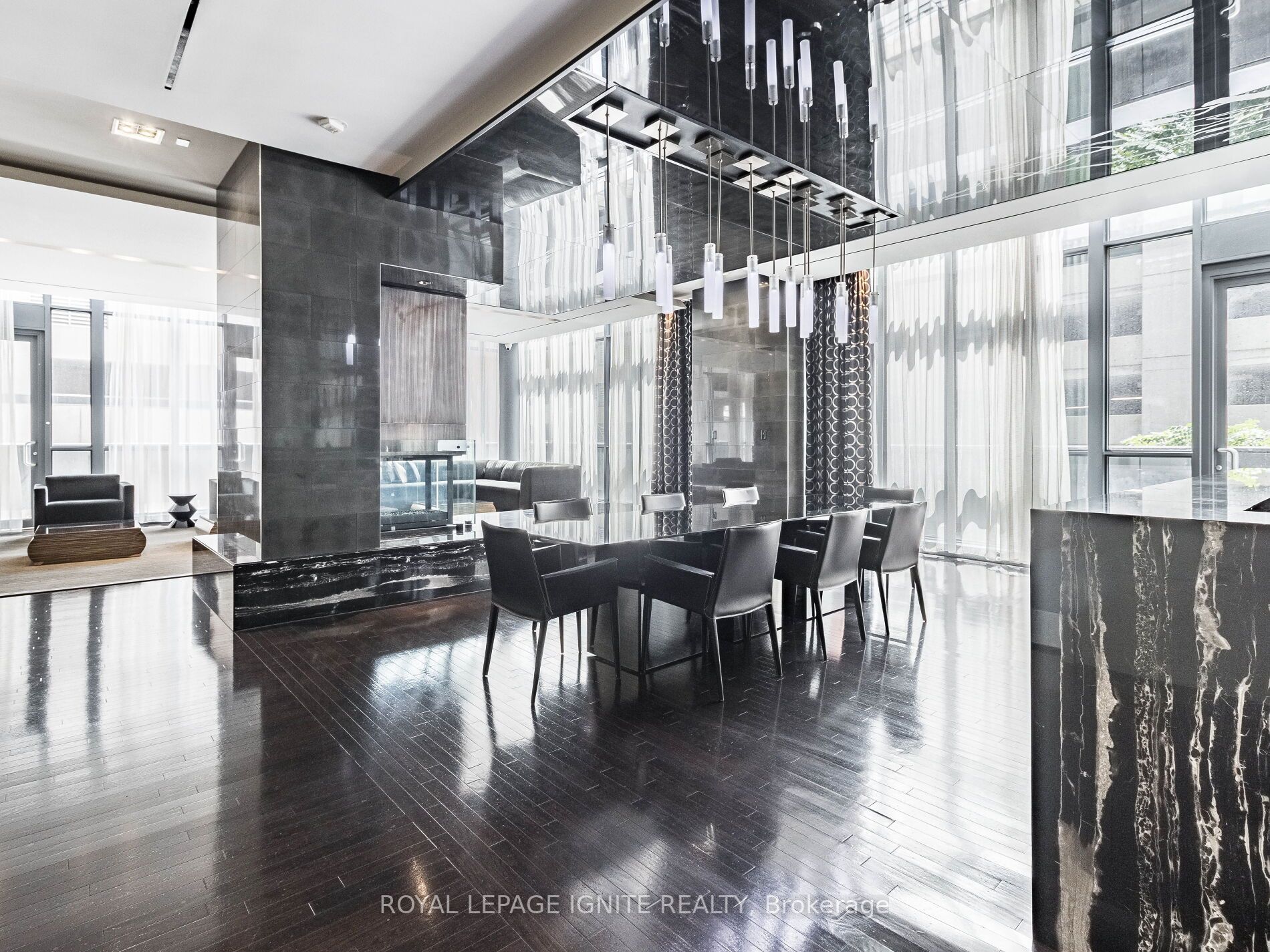 770 Bay St, #2509