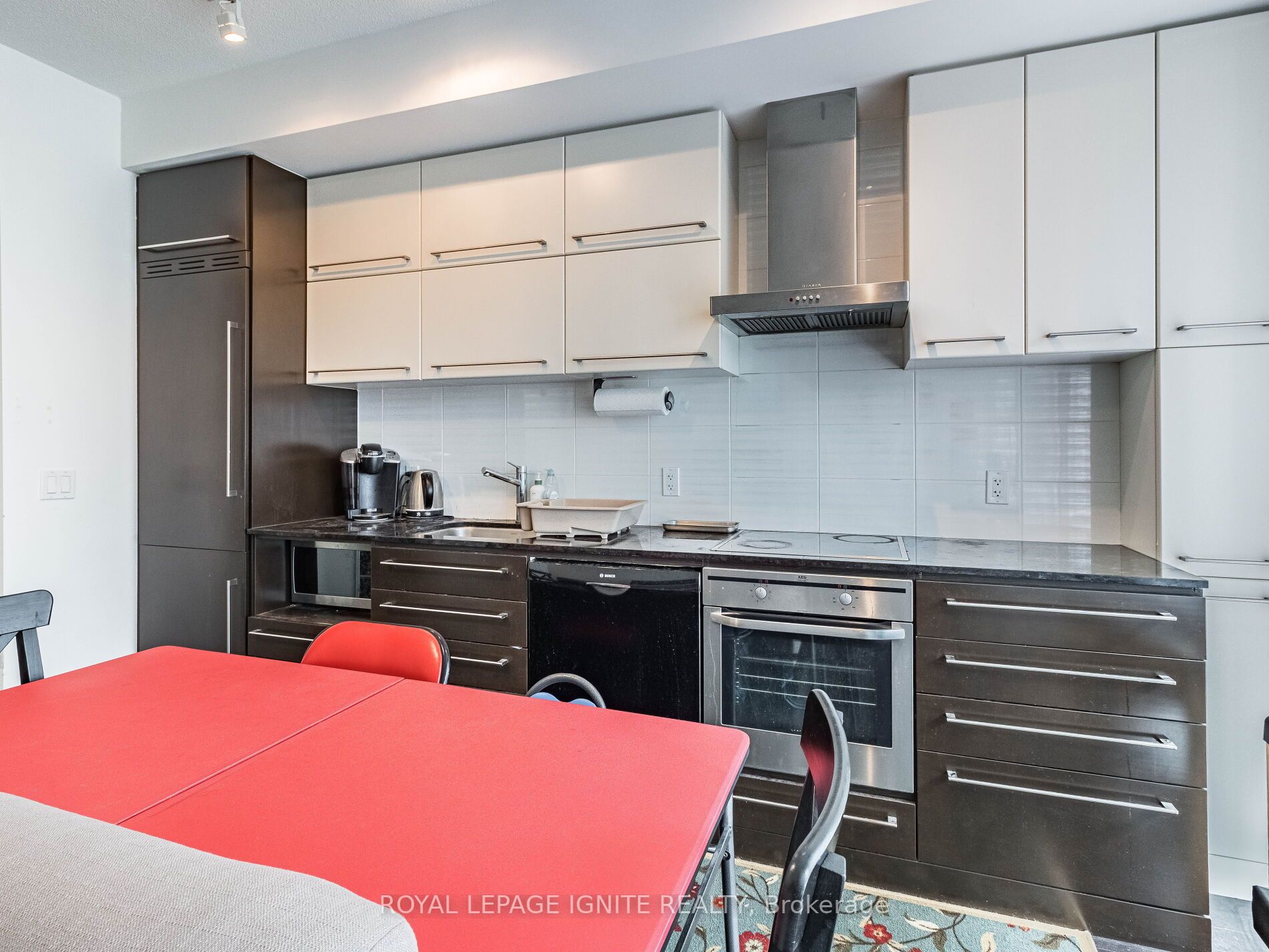 770 Bay St, #2509