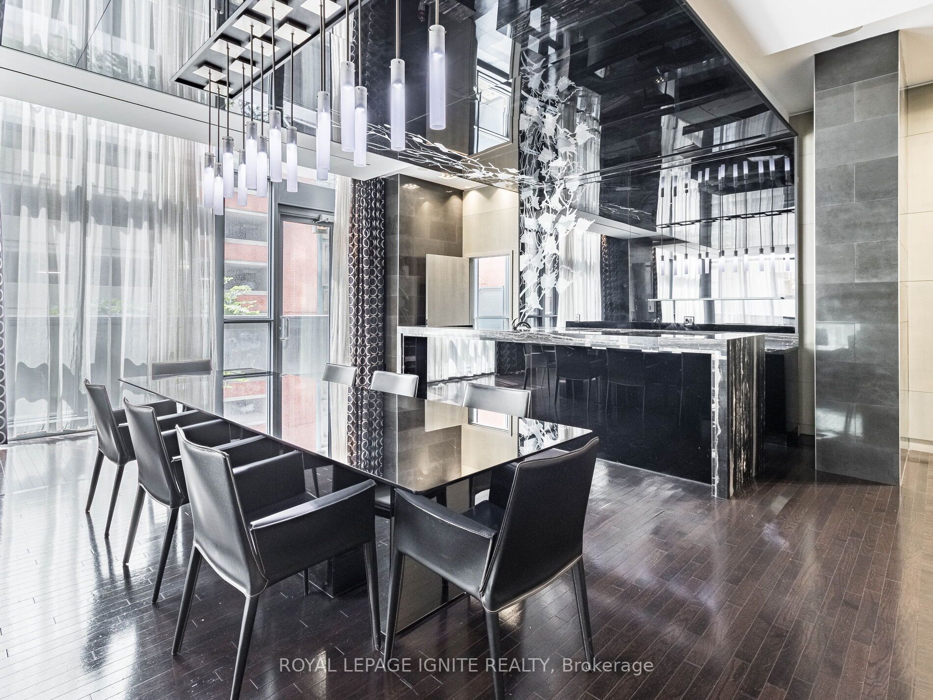 770 Bay St, #2509