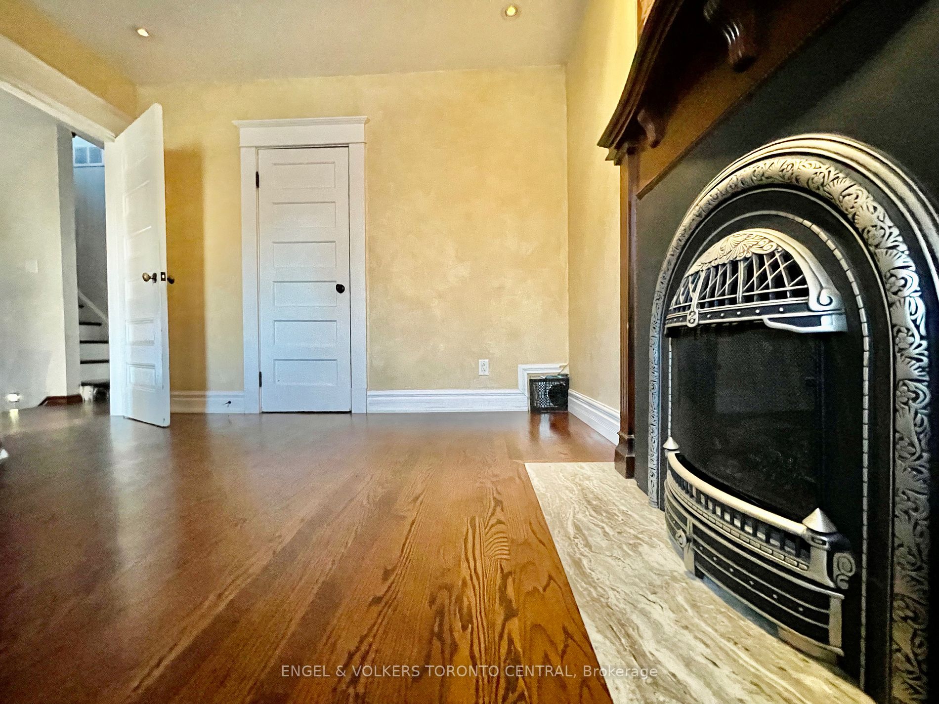 17 Rose Ave