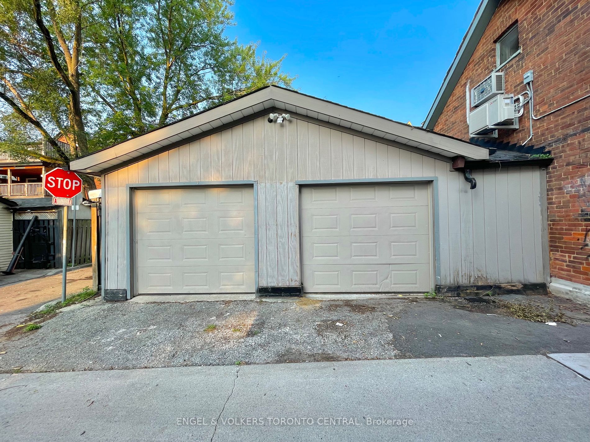 17 Rose Ave