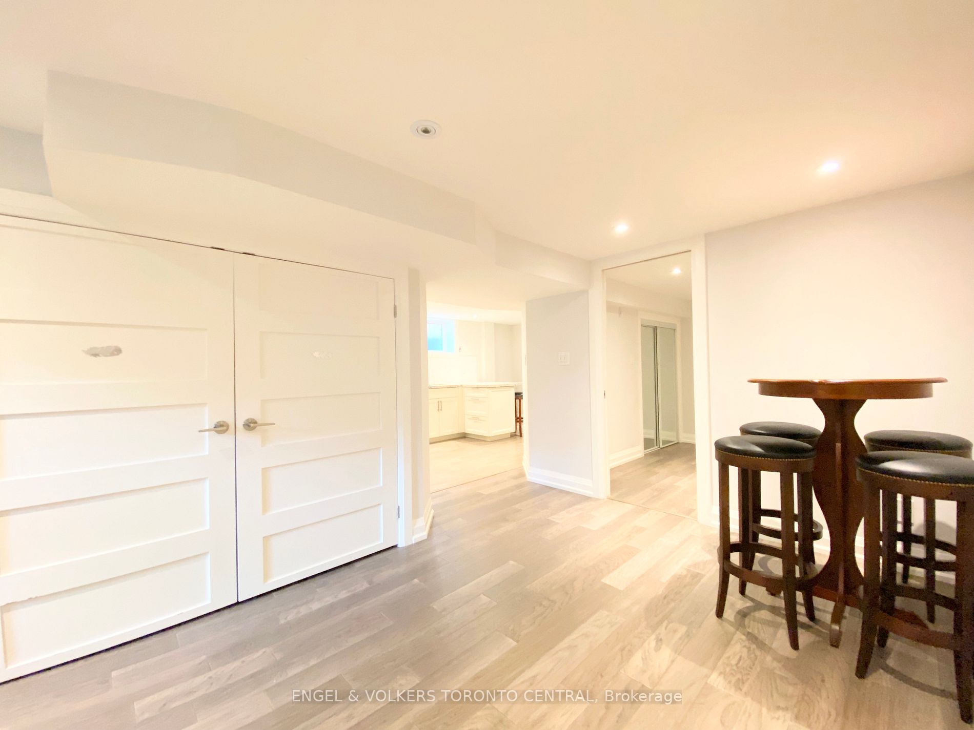 17 Rose Ave