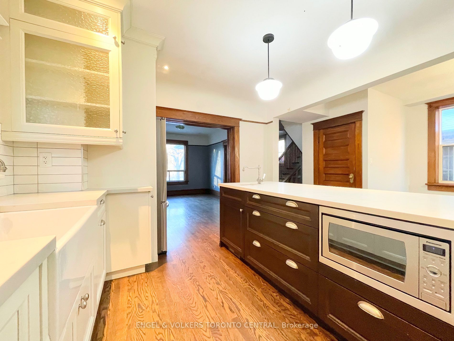 17 Rose Ave