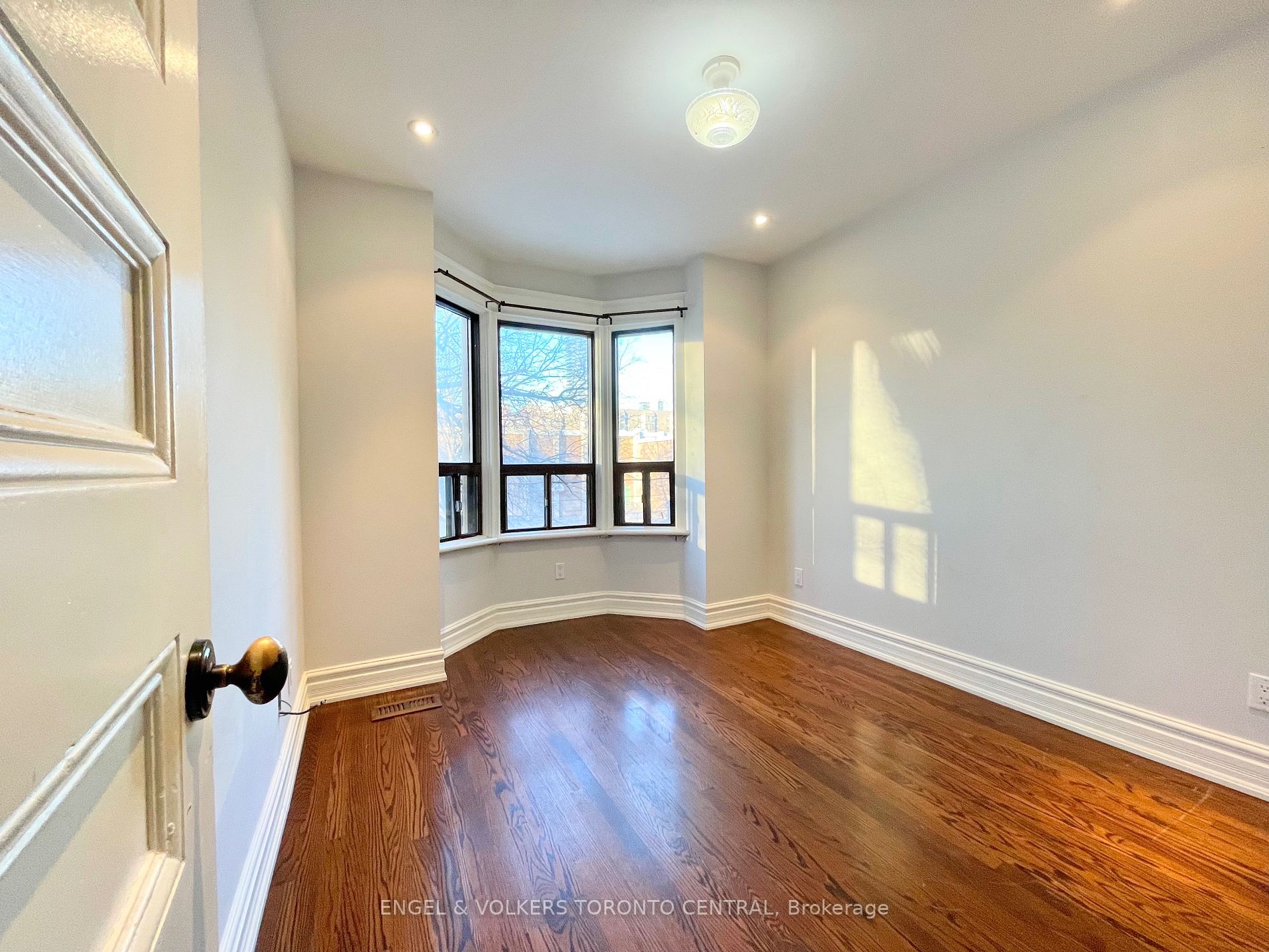 17 Rose Ave