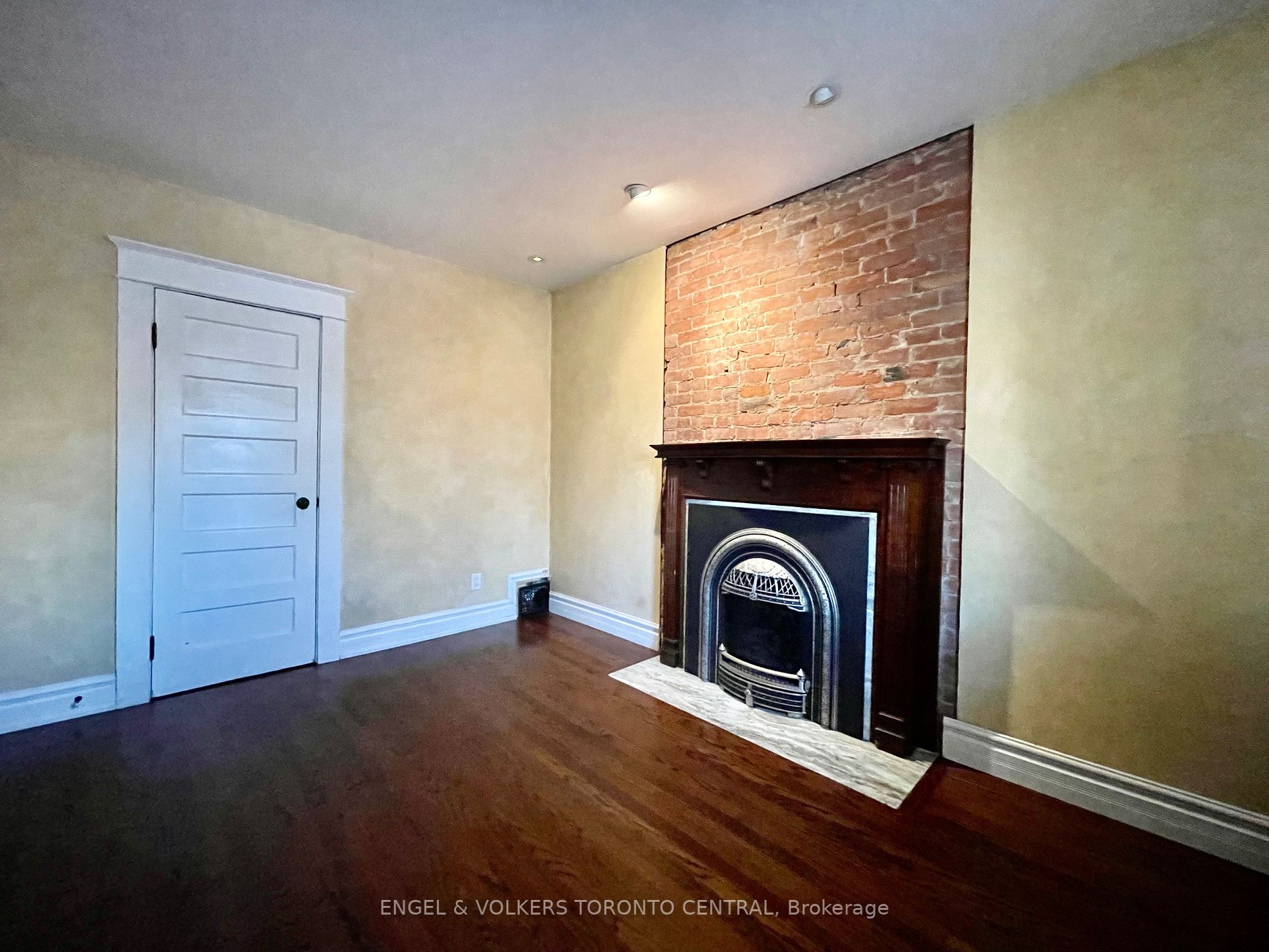 17 Rose Ave
