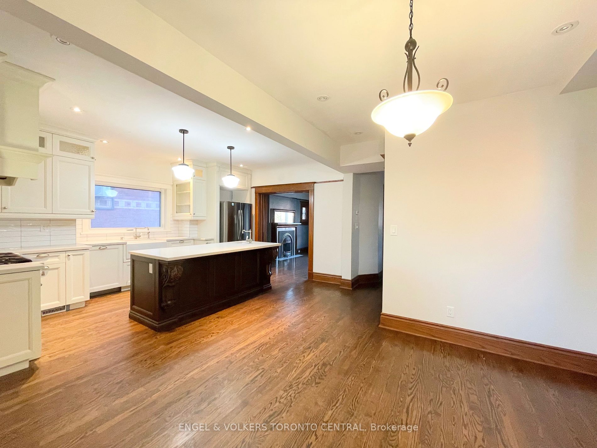 17 Rose Ave
