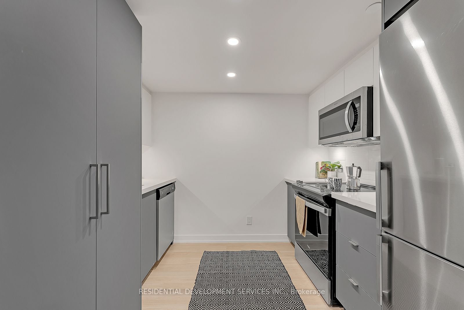 30 Tretti Way, #207
