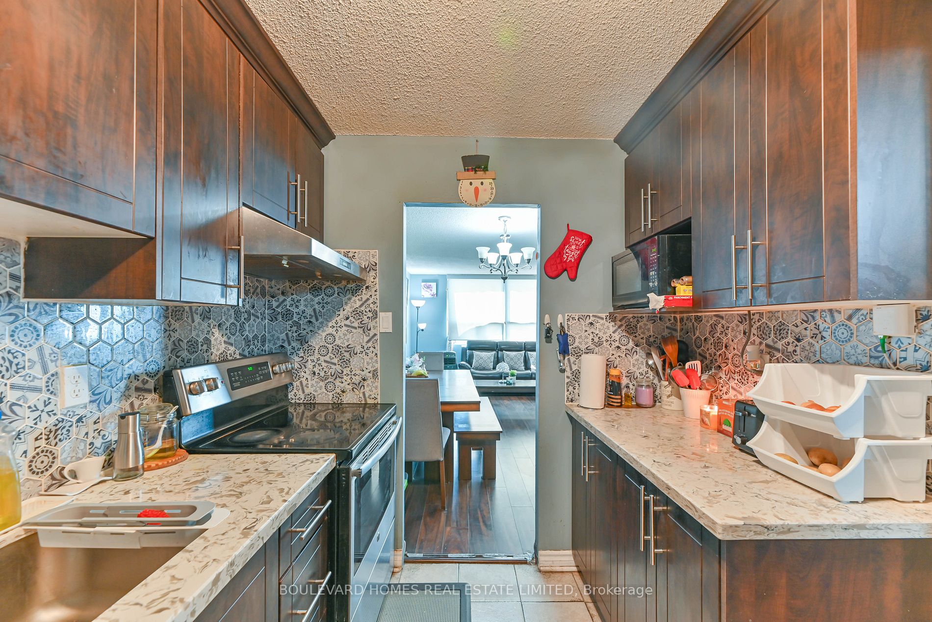 25 Sunrise Ave, #1408