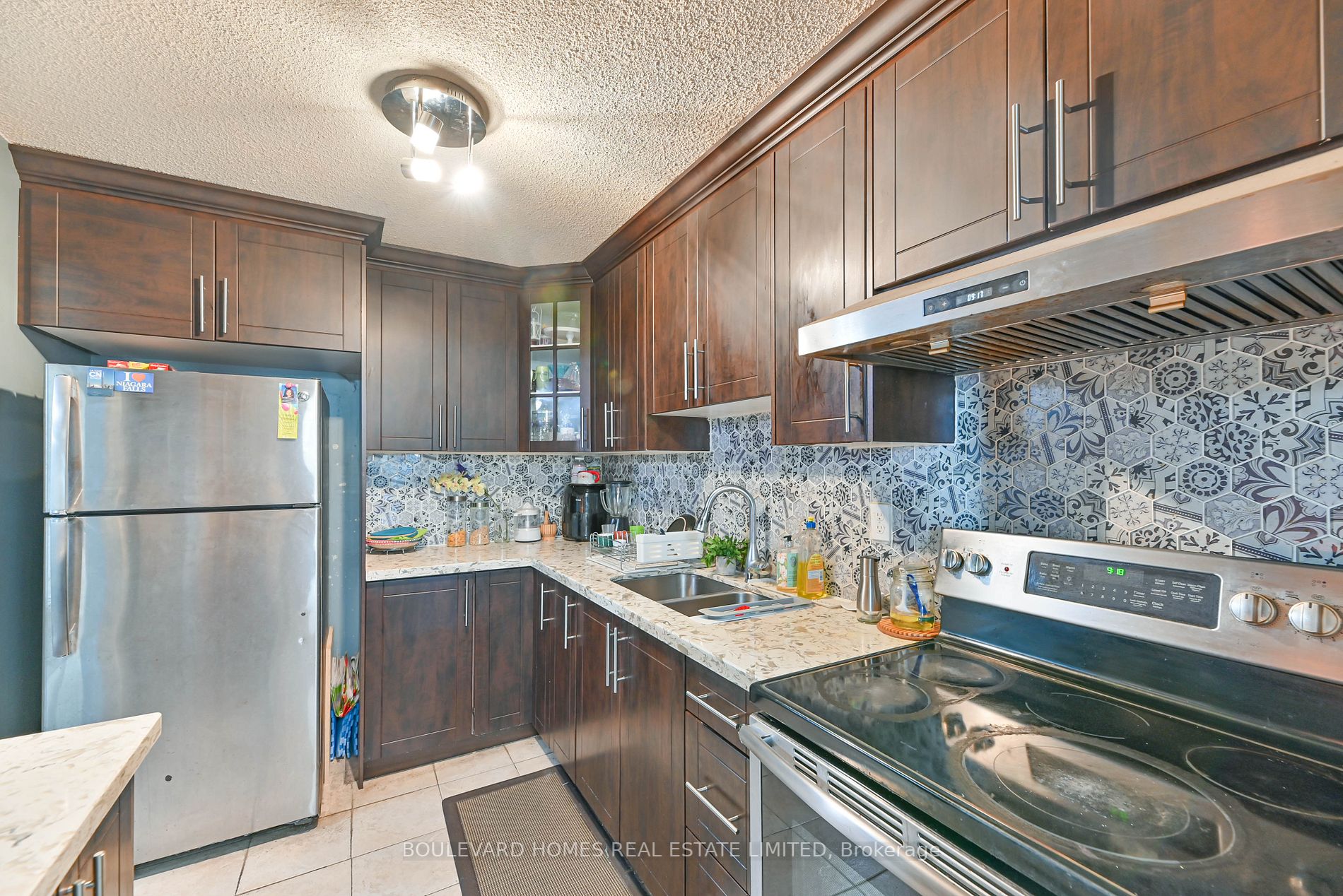 25 Sunrise Ave, #1408