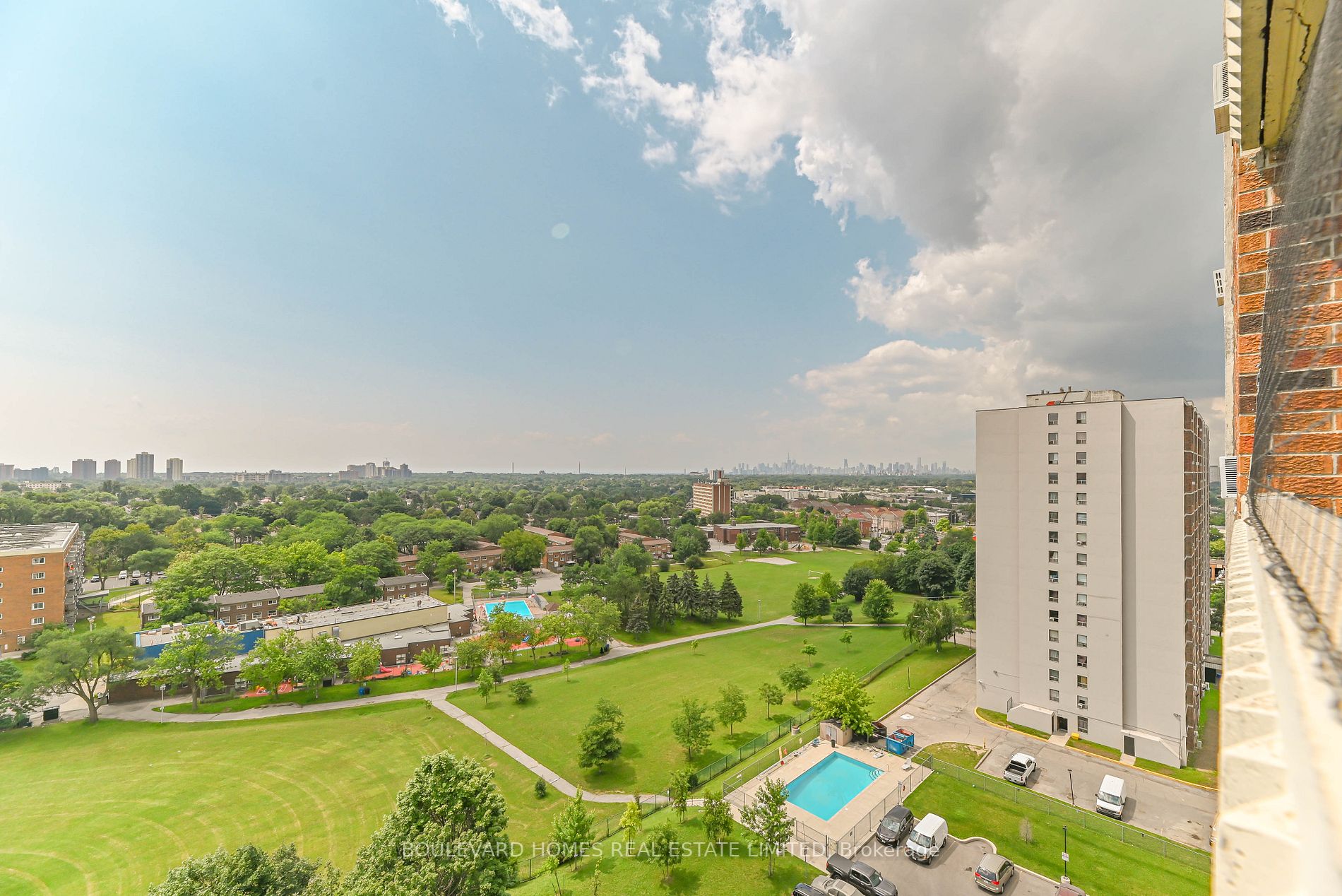 25 Sunrise Ave, #1408