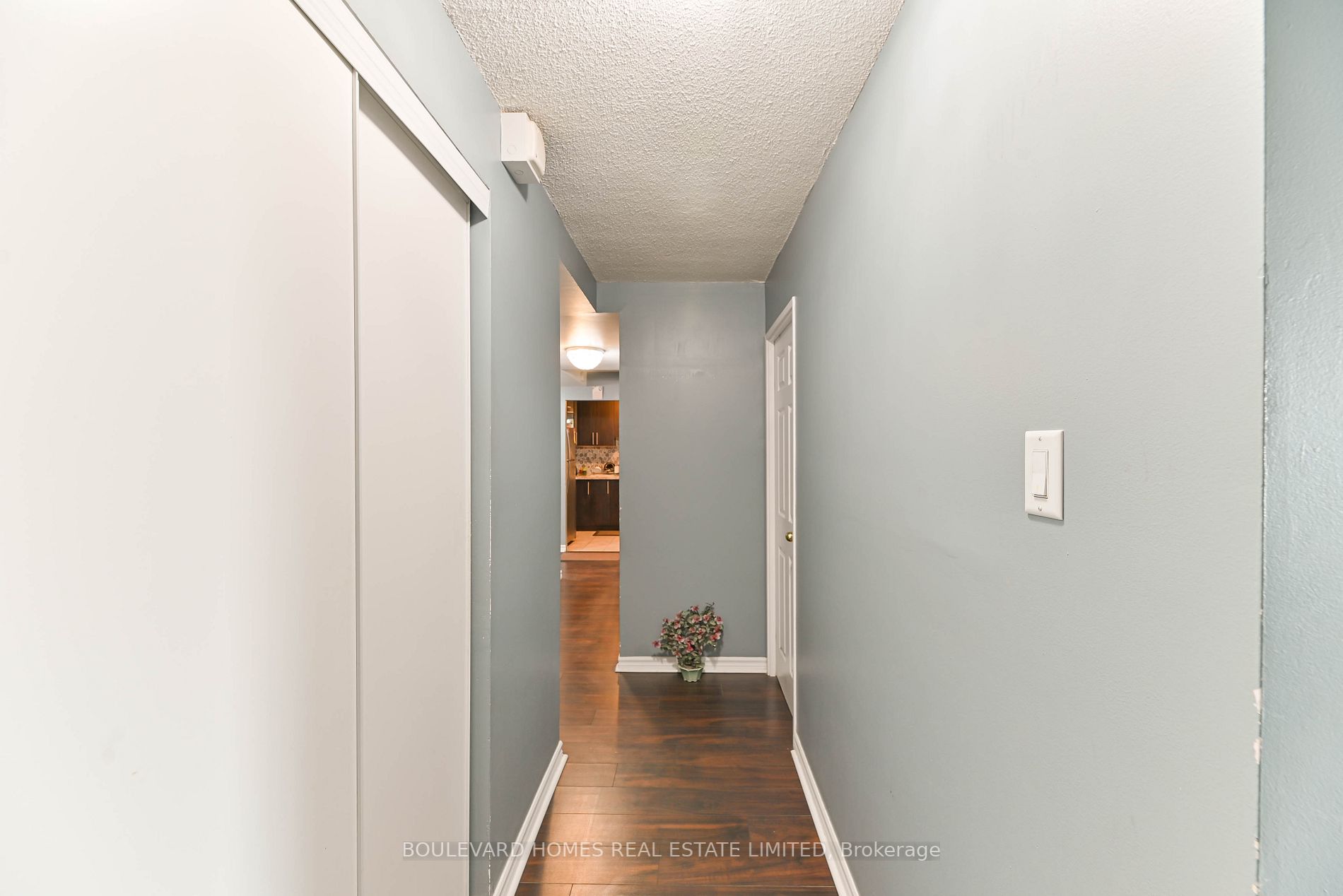 25 Sunrise Ave, #1408