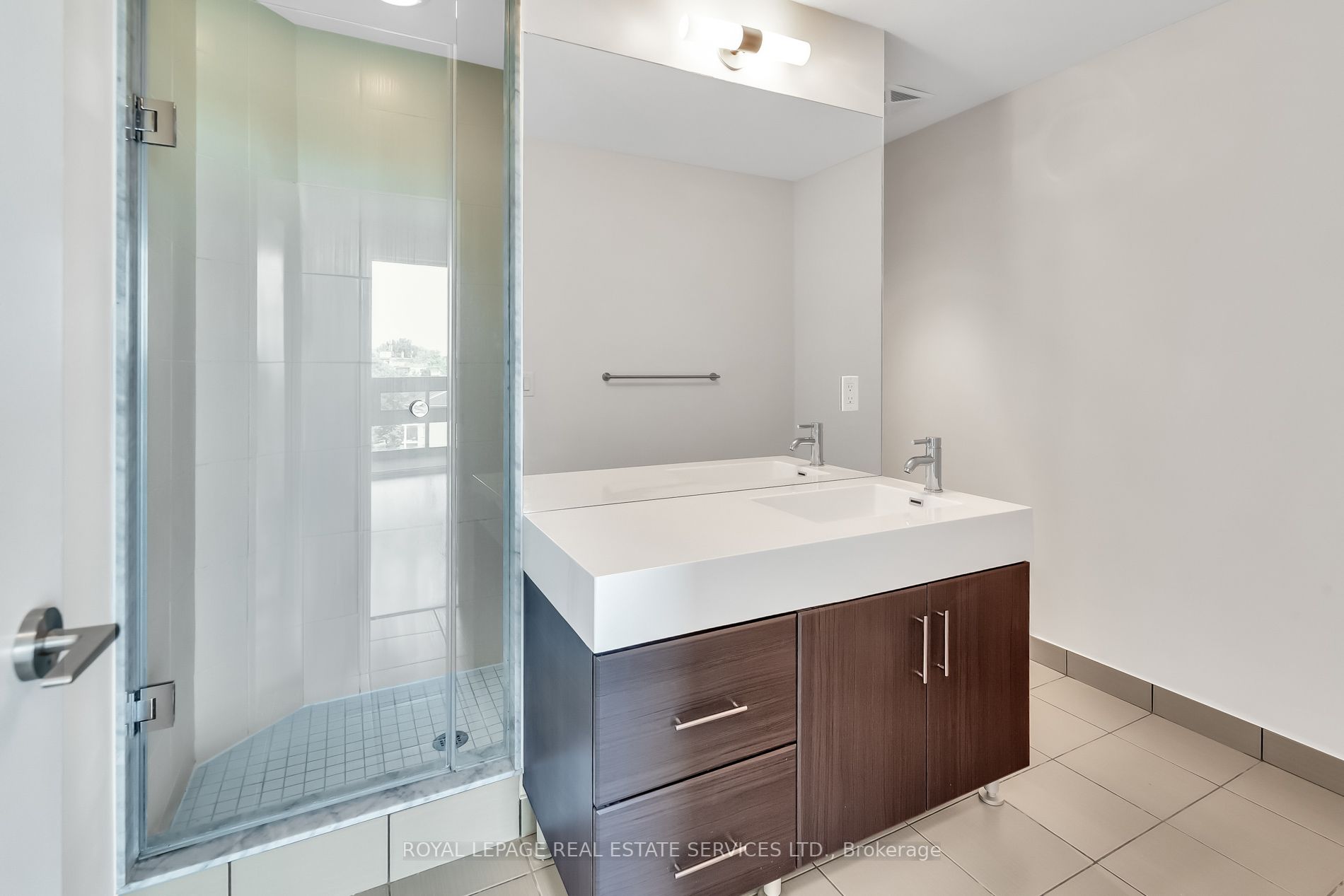 35 Brian Peck Cres, #521