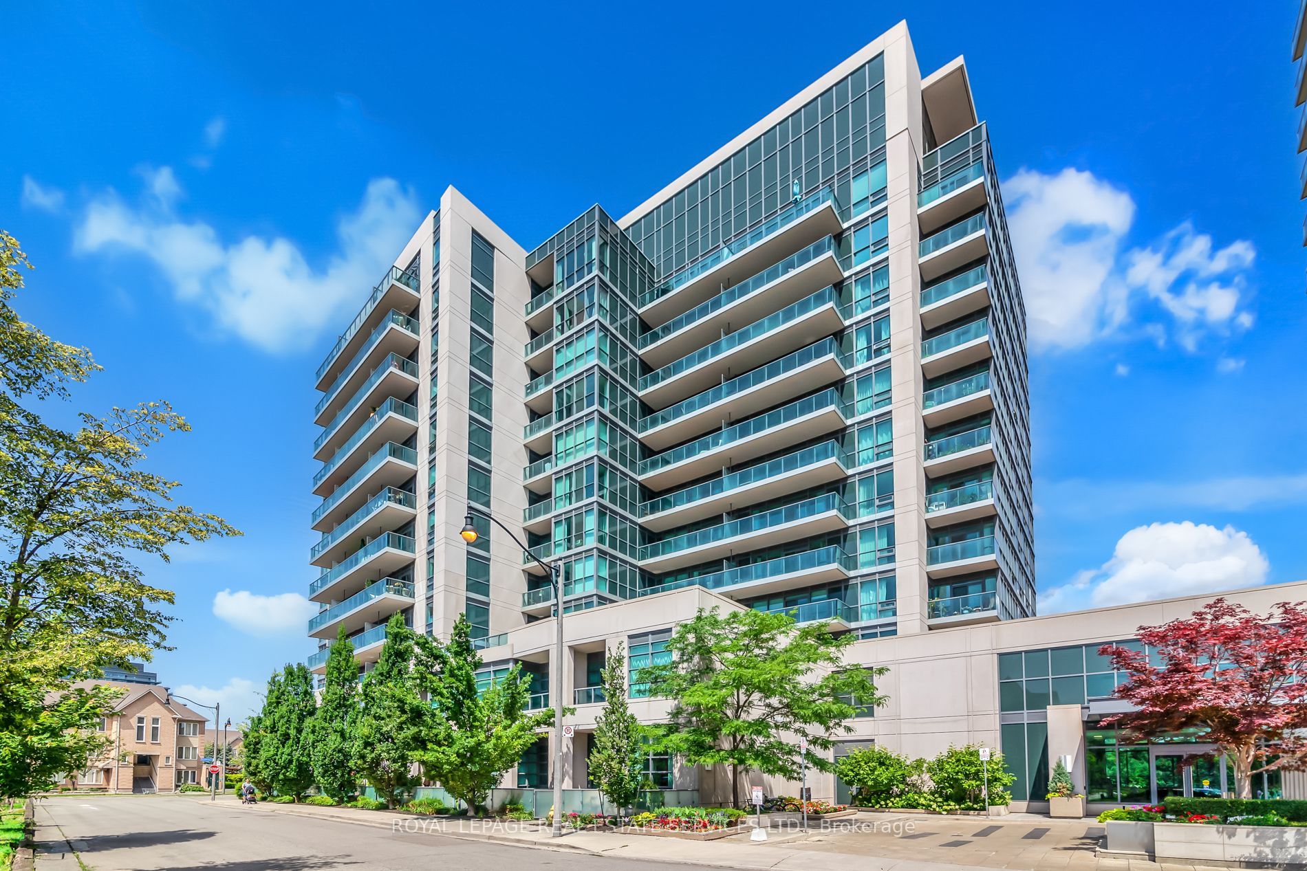 35 Brian Peck Cres, #521