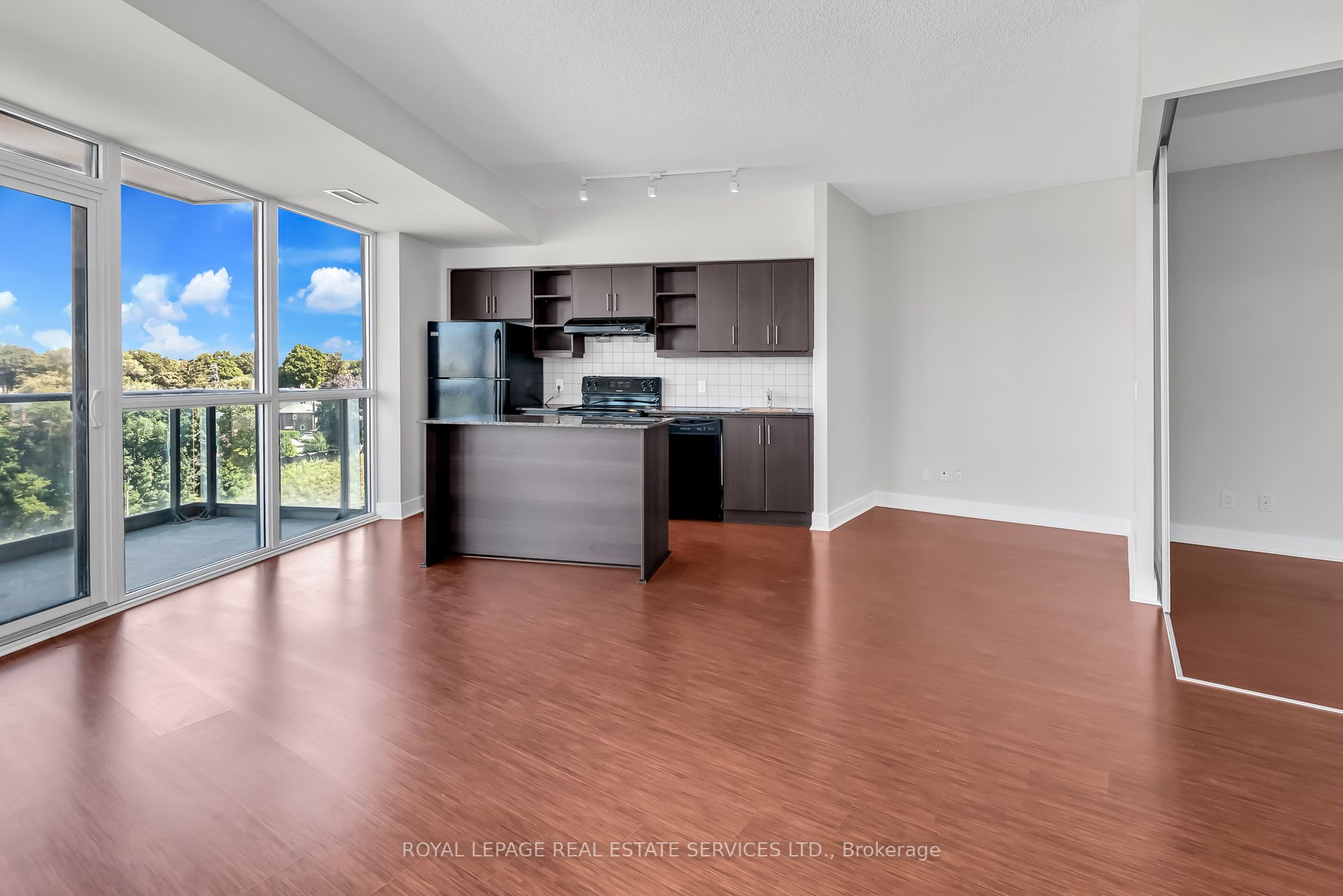 35 Brian Peck Cres, #521