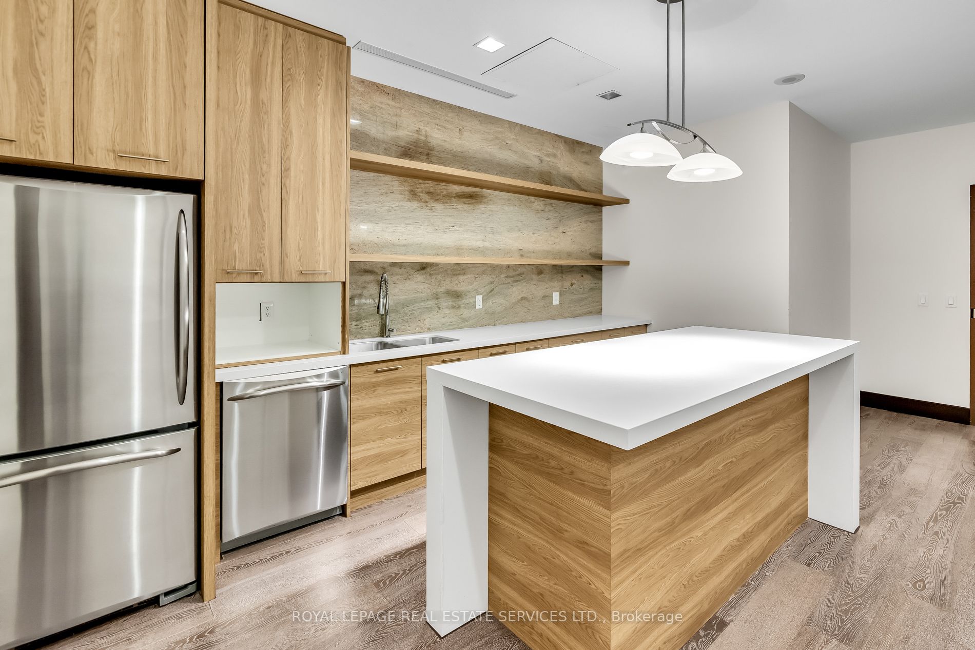 35 Brian Peck Cres, #521