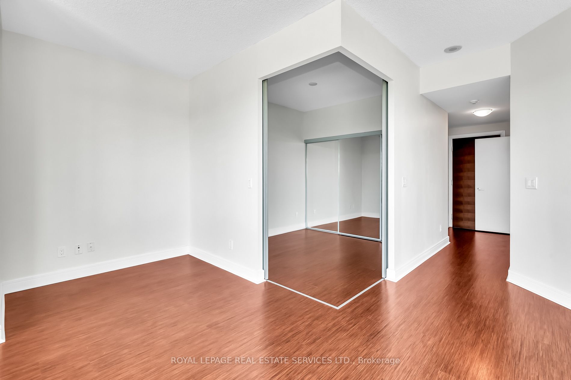 35 Brian Peck Cres, #521