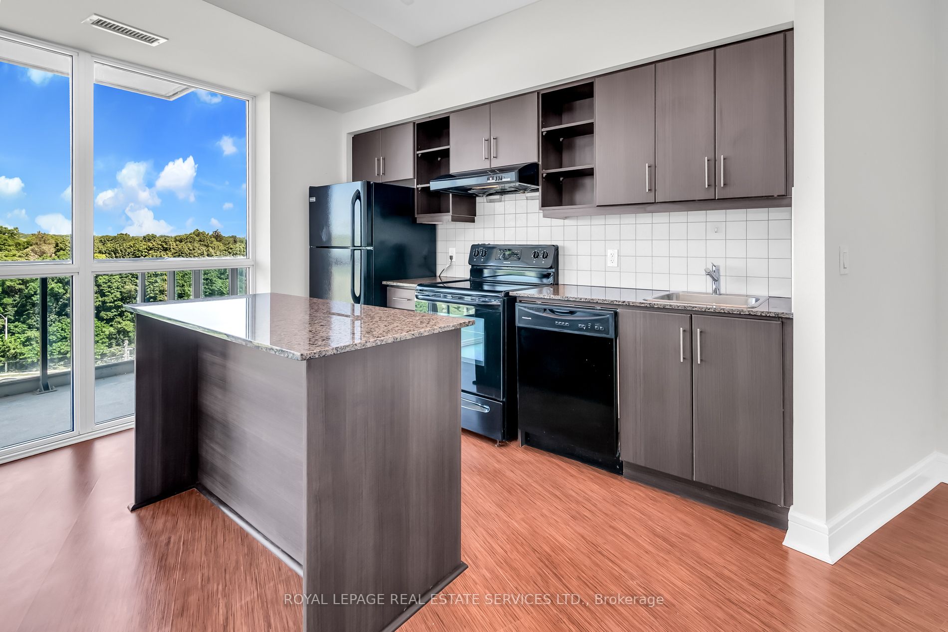 35 Brian Peck Cres, #521