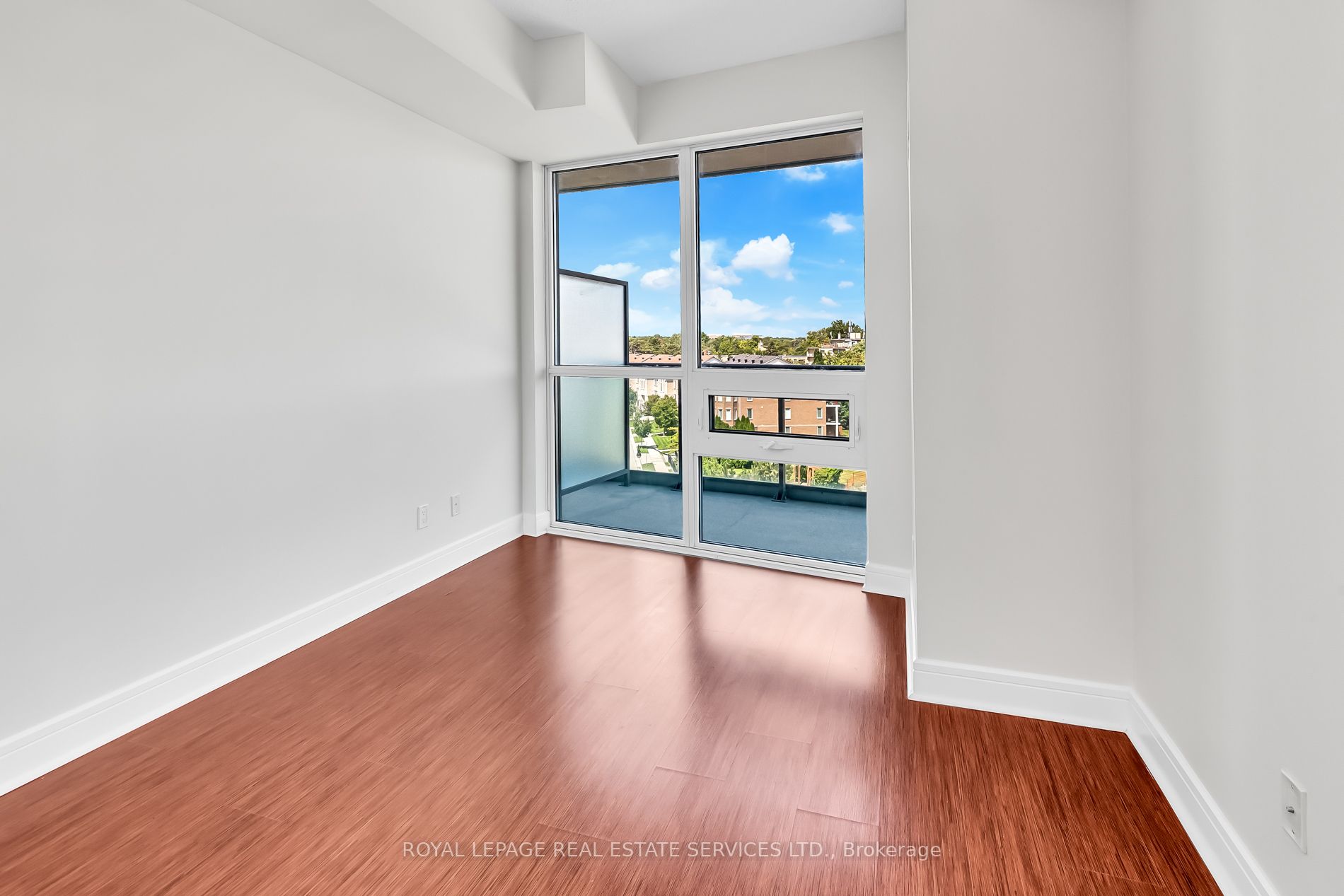 35 Brian Peck Cres, #521
