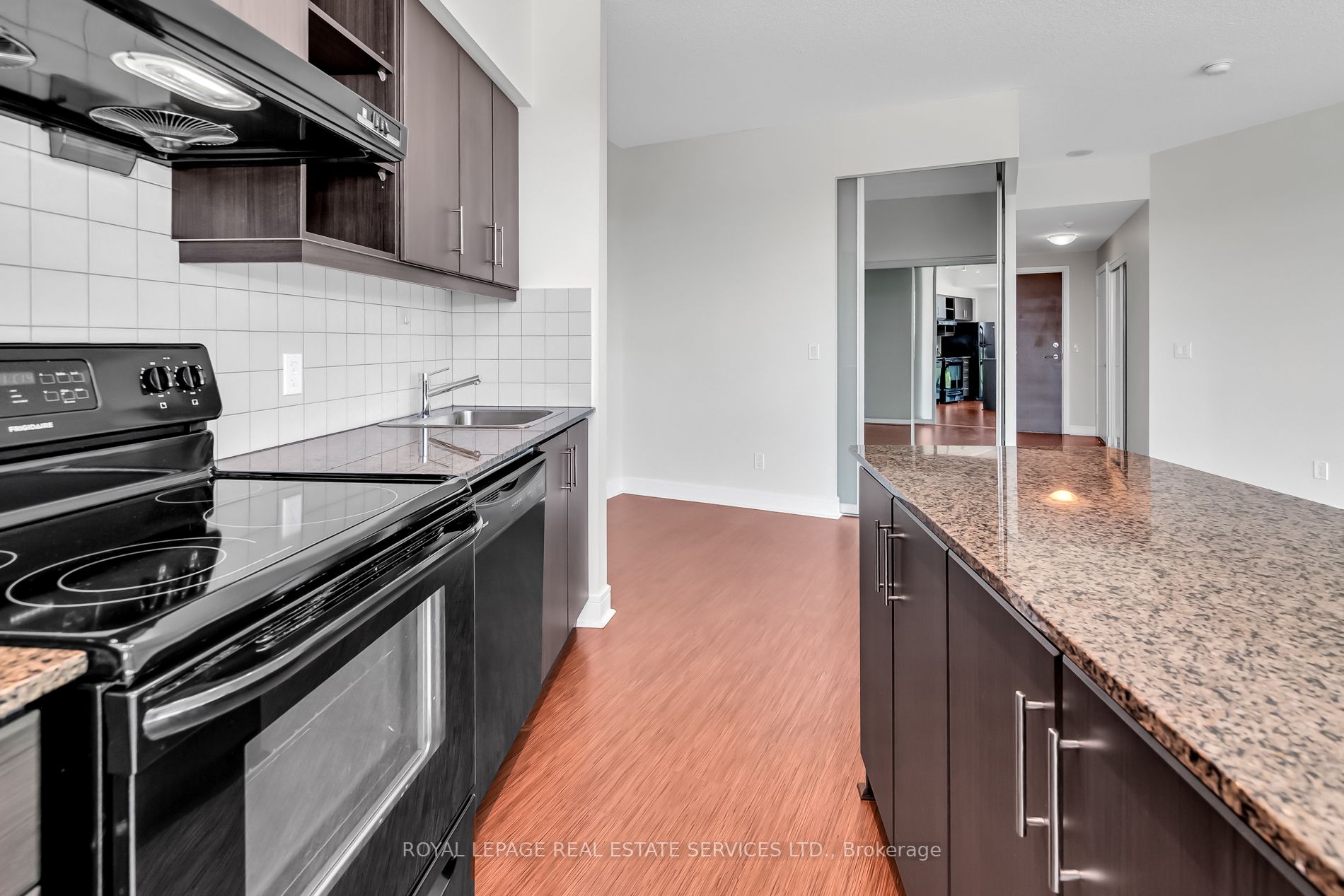 35 Brian Peck Cres, #521