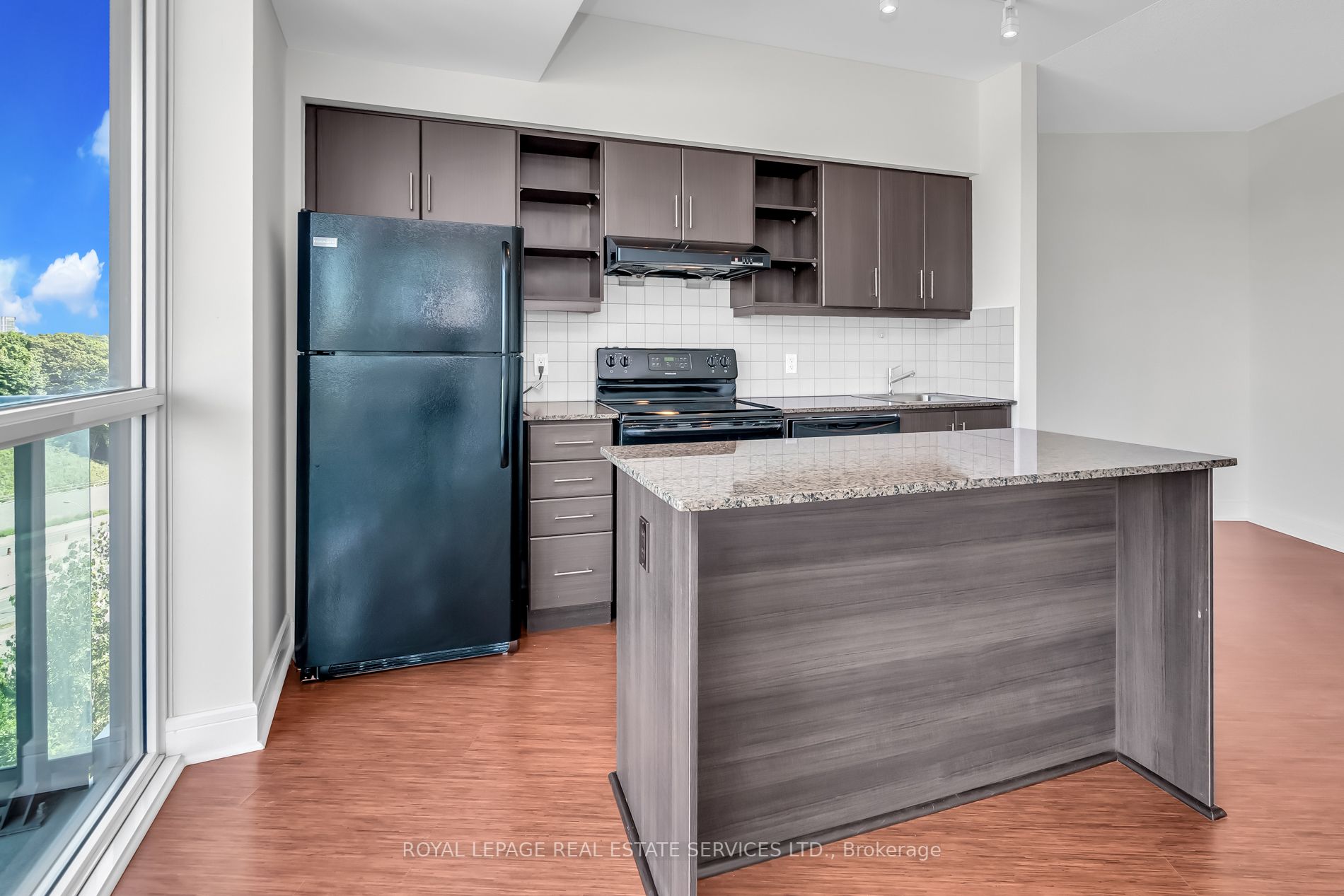 35 Brian Peck Cres, #521