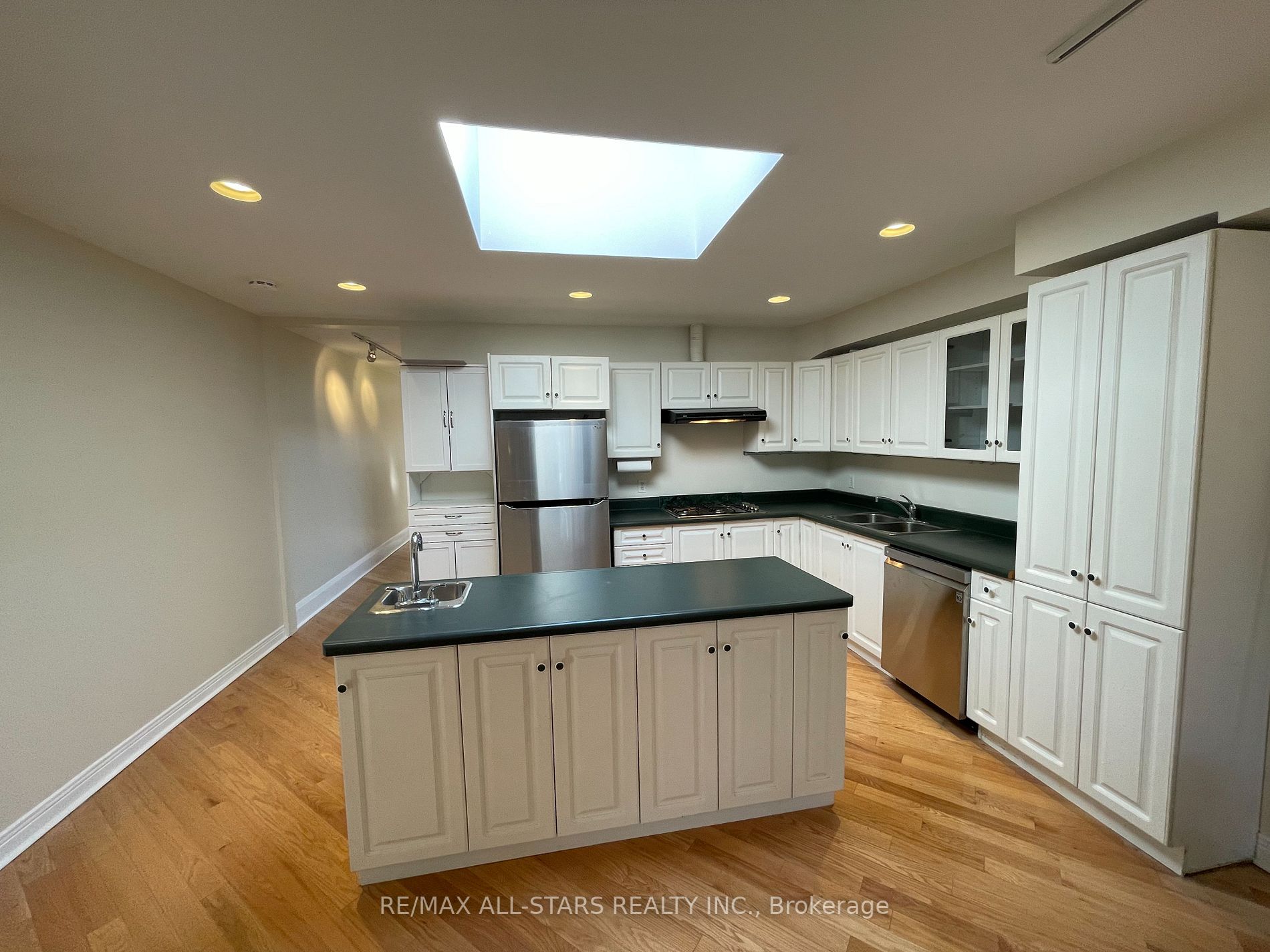 1542 Bayview Ave, #2nd Flr