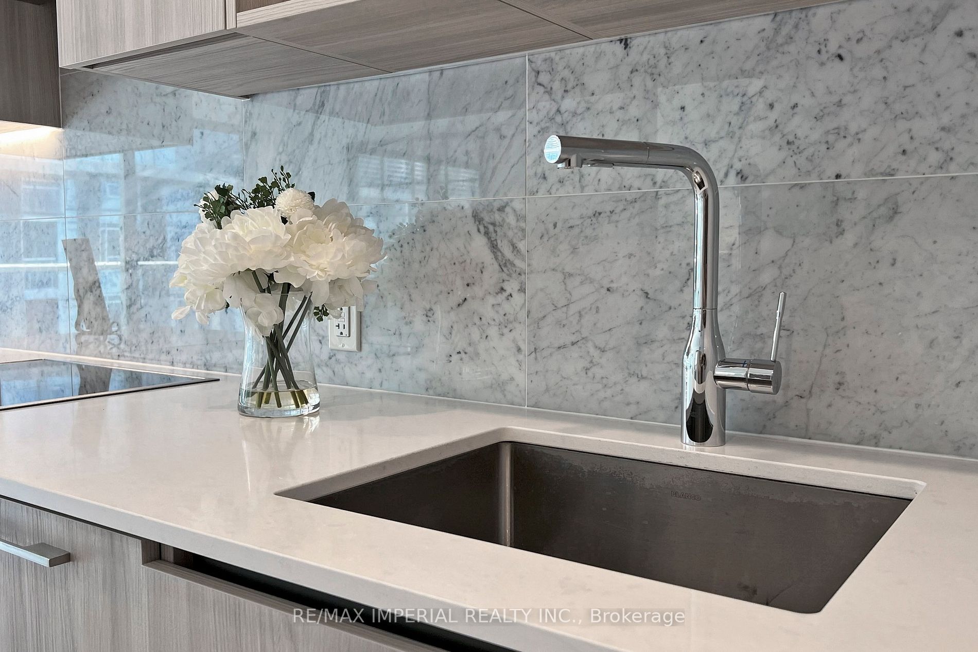 17 Bathurst St, #1001
