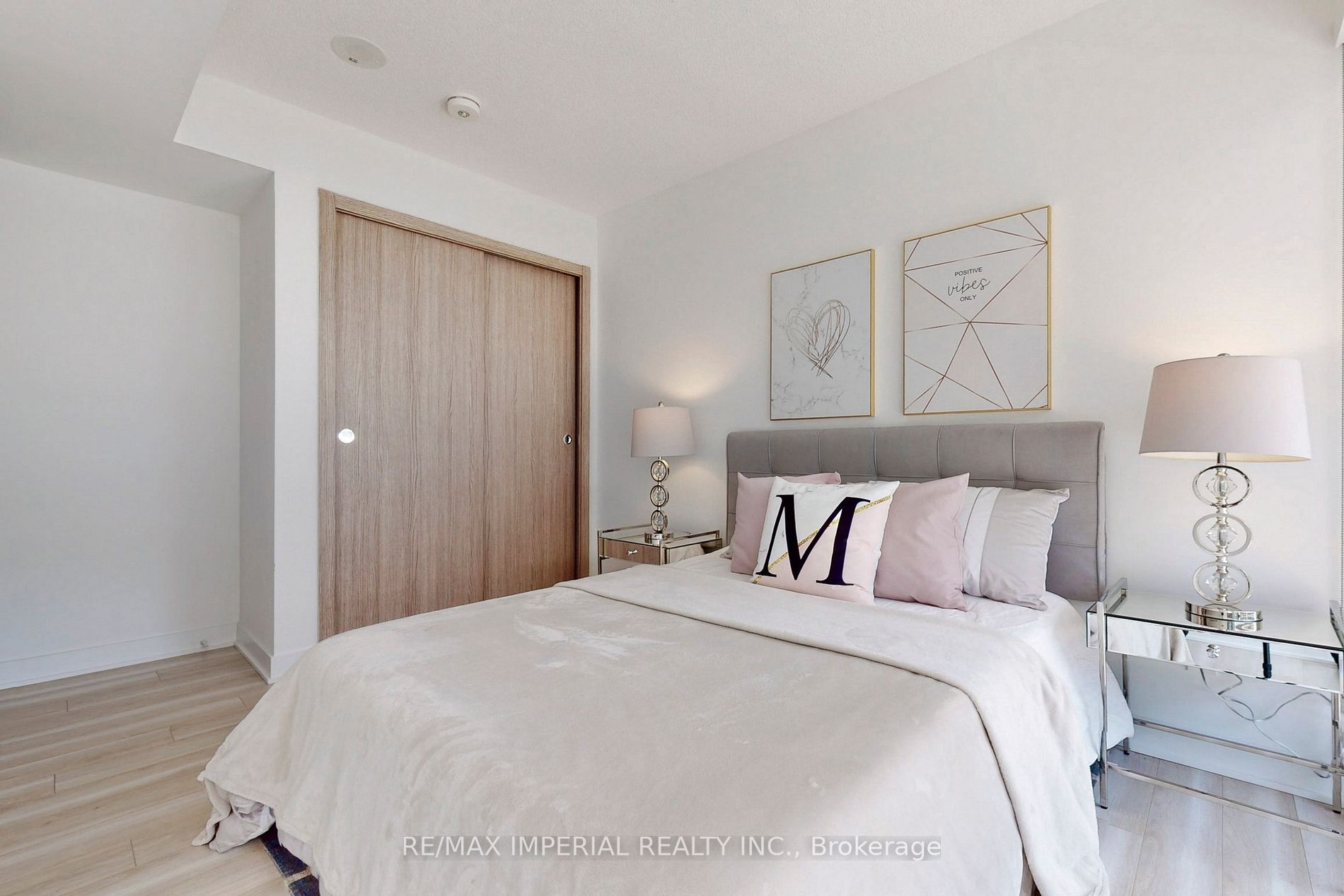 17 Bathurst St, #1001