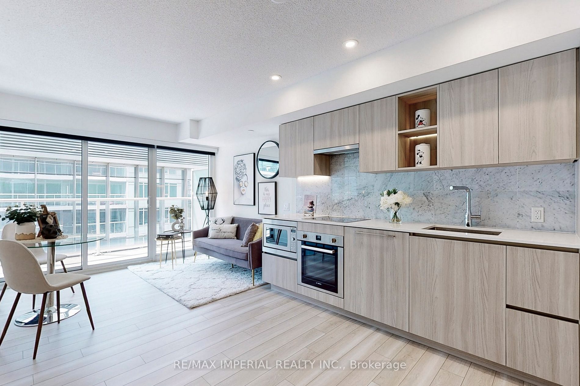 17 Bathurst St, #1001
